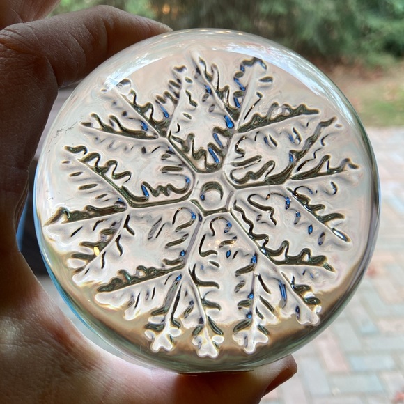 Cristal Snowflake Paperweight Made in France Clear Glass Heavy Weight Domed ❄️ - Picture 1 of 8